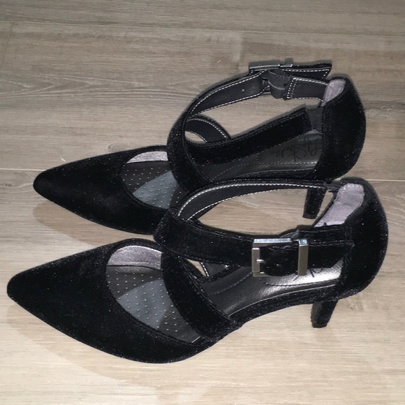 Life Stride Flex Soft System Black Pointy Toe Velvet Strappy Heels Size 6 - Picture 2 of 11